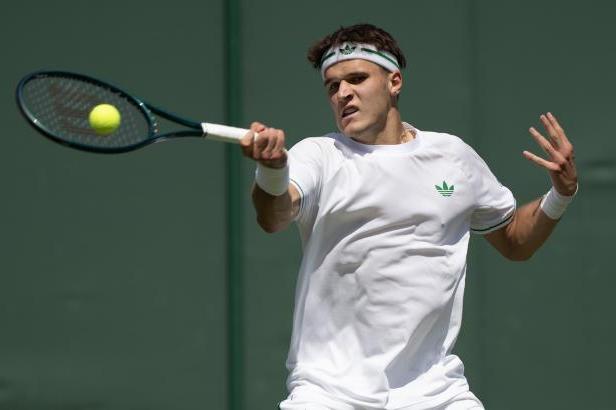 Odvrácené brejkboly i 13 es. Menšík vstoupil do Masters v Torontu vítězně