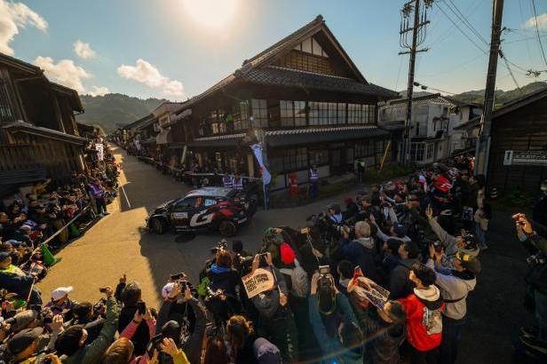 Ogier vyhrál v Japonsku a dramatizuje závěr sezony