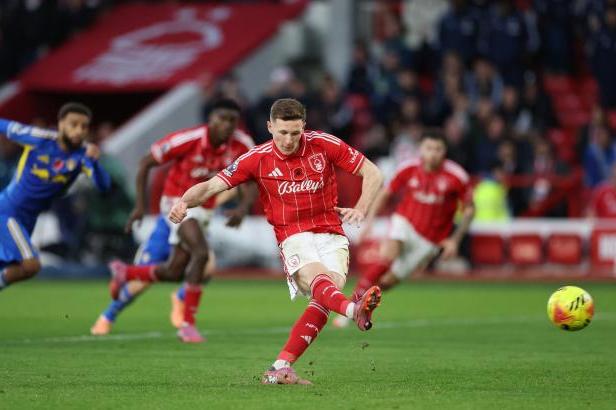 Nottingham proti Leedsu prolomil dlouhou sérii bez vítězství v lize