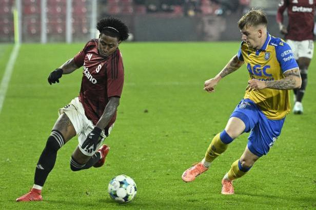 Sparta jen remizovala s Teplicemi. Karviná schytala debakl od Liberce