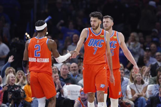 Jako den a noc. Obhájce z Oklahomy kraluje NBA, poražený finalista Indiana se trápí