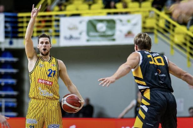 Opava ukončila domácí neporazitelnost Písku, Pardubice přehr...