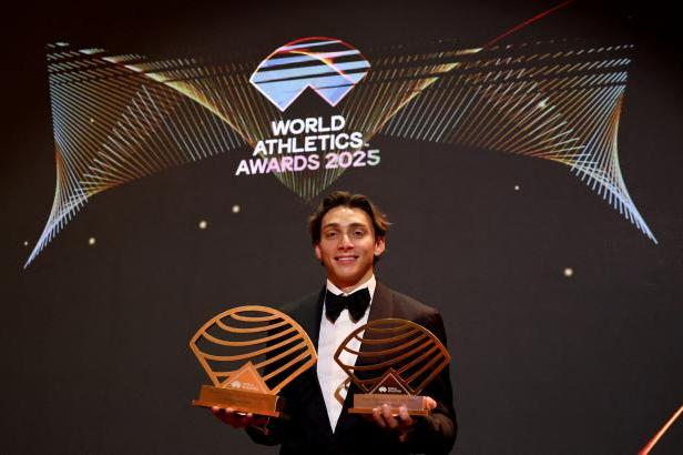 Duplantis a McLaughlinová-Levroneová jsou nejlepšími atlety...