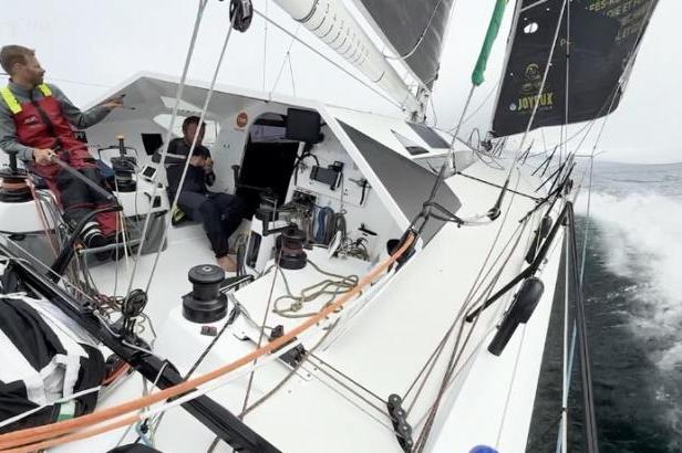 Posádka s jachtařem Koláčkem skončila na Fastnet Race těsně pod podiem