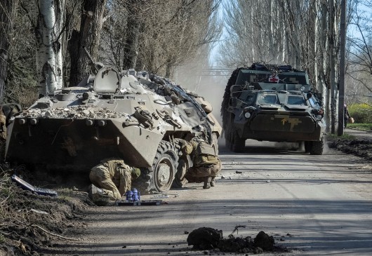Ukrajinští vojáci ve městě Časiv Jar,  Autor: Oleksandr Klymenko,  Zdroj: Reuters