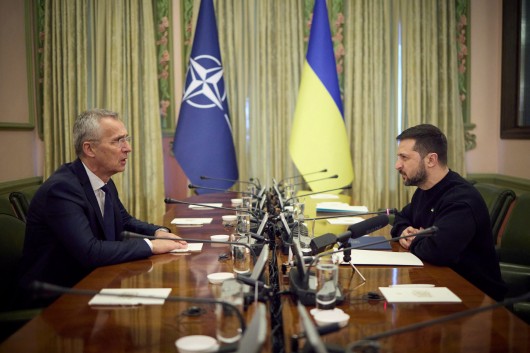 Generální tajemník NATO Jens Stoltenberg jedná v Kyjevě s ukrajinským prezidentem Volodymyrem Zelenským Zdroj: Reuters